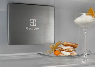 Встраиваемый холодильник-морозильник Electrolux KNP7TE75S