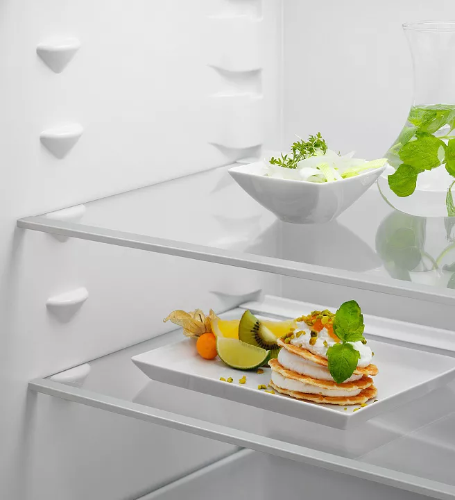 Встраиваемый холодильник-морозильник Electrolux KNP7TE75S