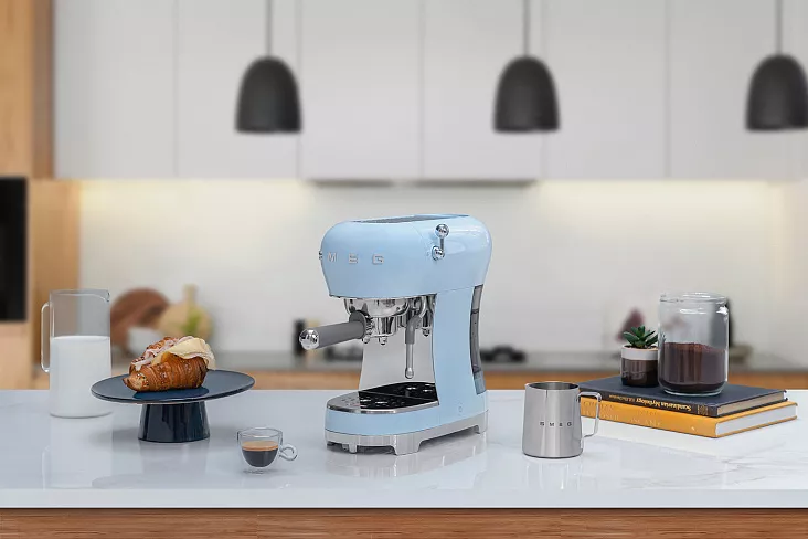 Эспрессо кофемашина SMEG ECF02PBEU
