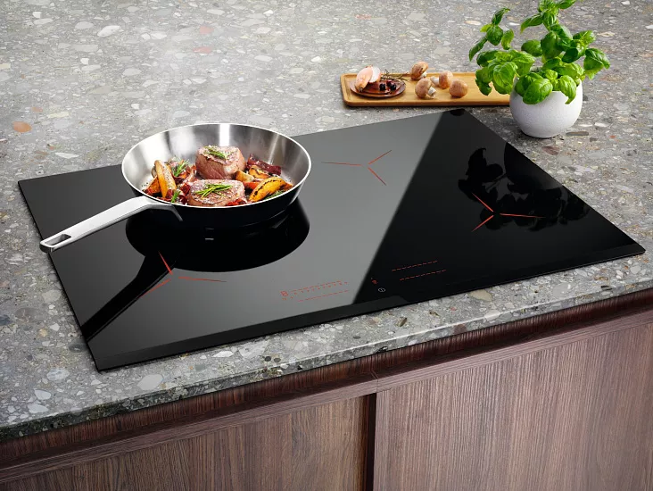 Индукционная варочная панель Electrolux EIP8146