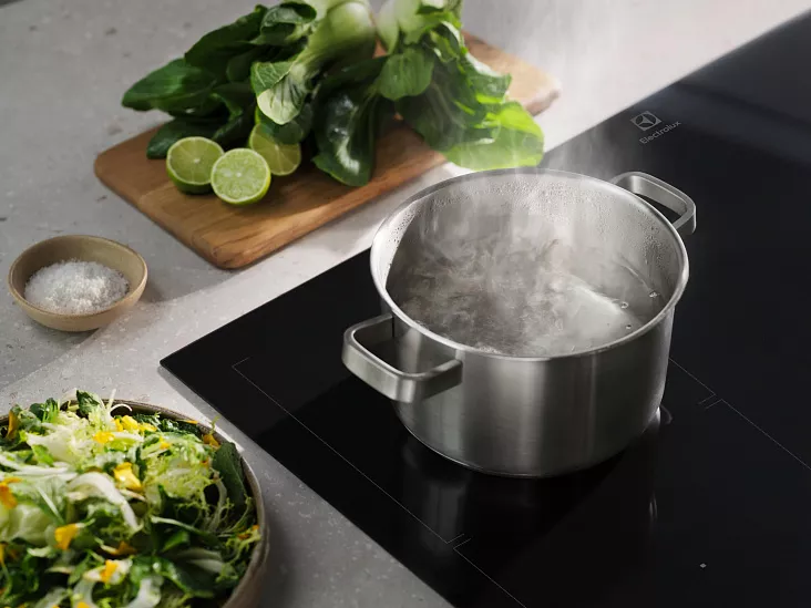Индукционная варочная панель Electrolux EIS67453