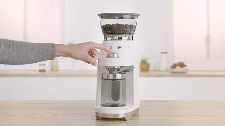 Кофемолка SMEG CGF03WHEU