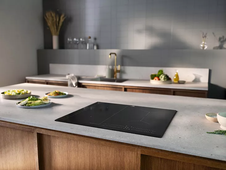 Индукционная варочная панель Electrolux EIS67453