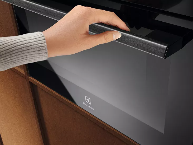 Встраиваемая микроволновая печь Electrolux LVM8E08Z