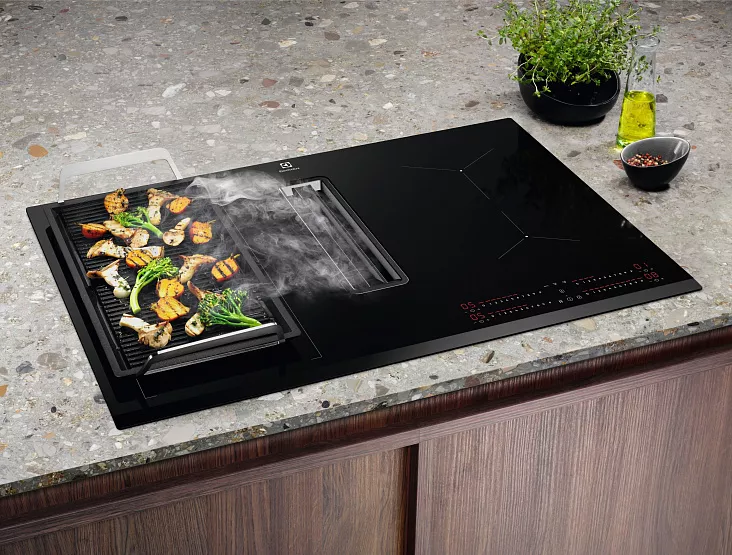 Индукционная варочная панель с вытяжкой Electrolux ECC8344
