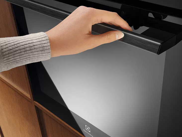 Электрический духовой шкаф Electrolux LOE8P38Z