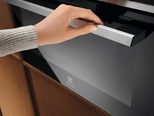 Компактный духовой шкаф с свч Electrolux EVL6E49X