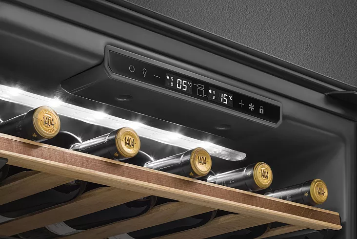 Встраиваемый винный шкаф Smeg CVI129B3E
