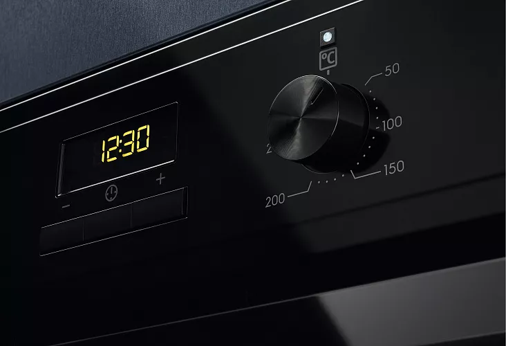Электрический духовой шкаф Electrolux EOF3H50BK