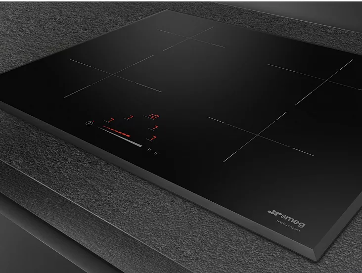 Индукционная варочная панель Smeg SI4642B