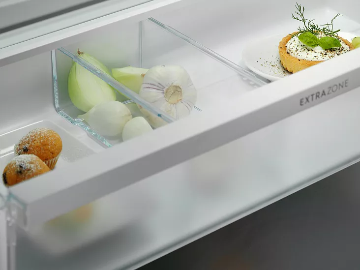 Встраиваемый холодильник-морозильник Electrolux KNP7TE75S
