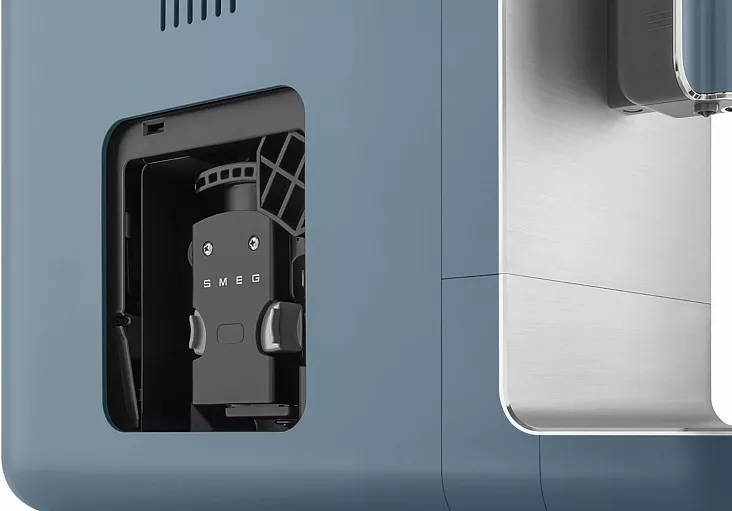 Автоматическая кофемашина Smeg BCC12SBMEU