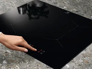 Индукционная варочная панель Electrolux LIL61424C