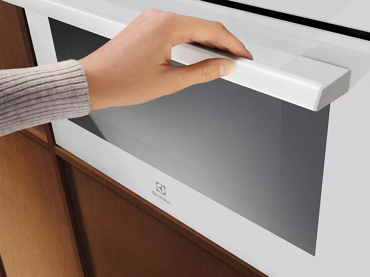 Встраиваемая микроволновая печь Electrolux LVM8E08V