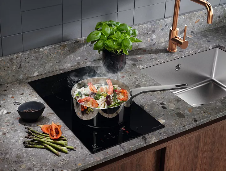 Индукционная варочная панель Electrolux LIT30231C
