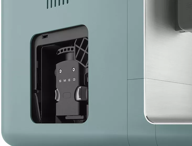 Автоматическая кофемашина Smeg BCC13EGMEU