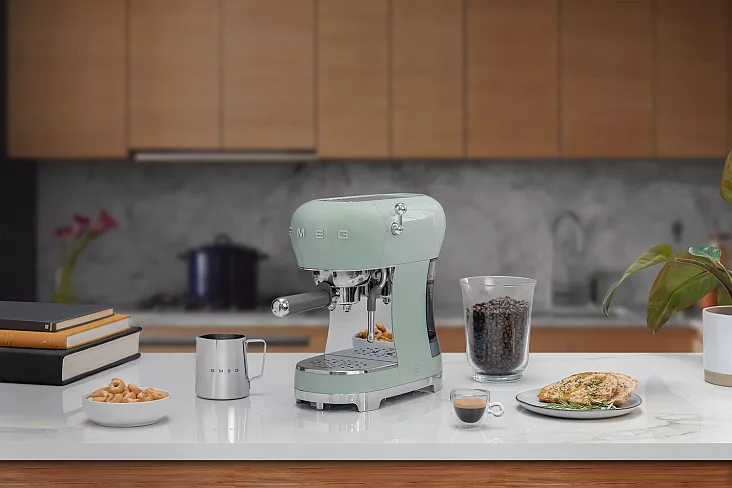 Эспрессо кофемашина SMEG ECF02PGEU