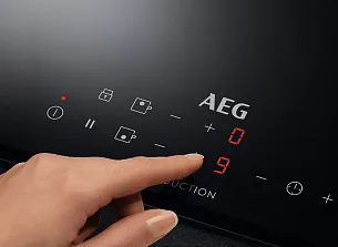 Индукционная варочная панель AEG IKB32300CB