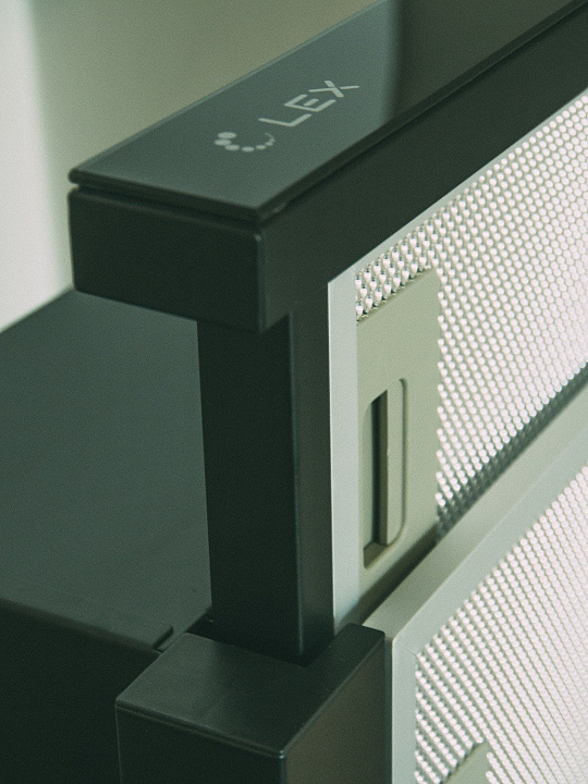 Вытяжка с выдвижным экраном LEX HUBBLE G 600 BLACK